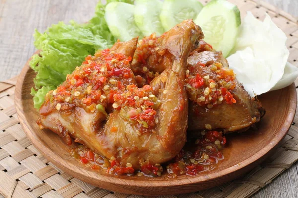 Ayam Penyet Daha Yumuşak Salatalık Dilimleri Kızarmış Tofu Tempeh Ile — Stok fotoğraf