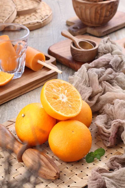 Апельсин Является Плодом Различных Цитрусовых Семье Rutaceae Первую Очередь Относится — стоковое фото