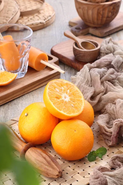 Апельсин Является Плодом Различных Цитрусовых Семье Rutaceae Первую Очередь Относится — стоковое фото