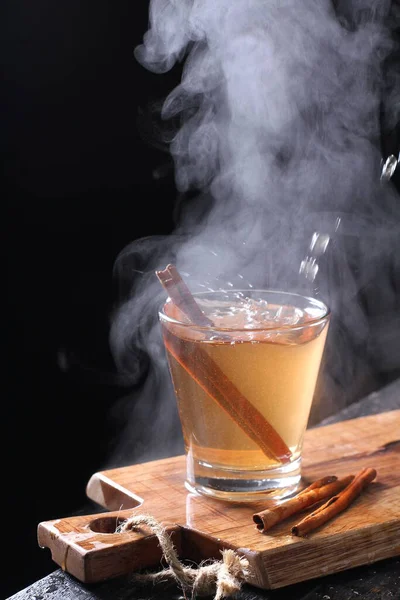 Τσάι Είναι Ένα Αρωματικό Ποτό Που Παρασκευάζεται Ζεστό Βραστό Νερό — Φωτογραφία Αρχείου