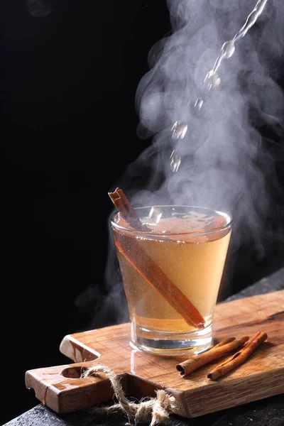 Tea Aromatic Beverage Prepared Pouring Hot Boiling Water Cured Fresh — Stock Photo, Image