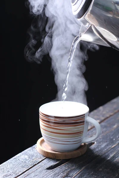 Чай Ароматный Напиток Приготовленный Путем Наливания Горячей Кипящей Воды Излеченные — стоковое фото