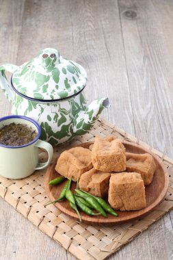 Gorengan neredeyse her zaman Endonezya 'nın en üst sıralarında yer almaktadır. Gorengan un hamuru ile kaplanmış çeşitli malzemelerden yapılmış kızarmış atıştırmalıklara atıfta bulunuyor..