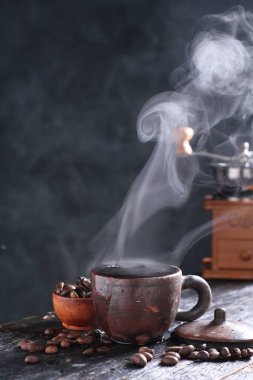 Çay, muhtemelen Çin 'in güneybatısı ve Myanmar' ın kuzeyinden gelen ve Doğu Asya 'ya özgü yemyeşil bir çalı olan Camellia Sinensis' in taze yapraklarının üzerine sıcak ya da kaynar su dökülerek hazırlanan aromatik bir içecektir..