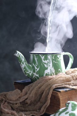 Kopi Tubruk, Endonezya tarzı bir kahvedir. Sıcak su doğrudan bardağın üzerine dökülür. Filtreleme olmadan, genellikle şeker ile birlikte. Bali 'de Kopi Tubruk 