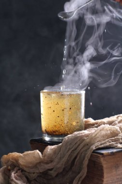Kopi Tubruk, Endonezya tarzı bir kahvedir. Sıcak su doğrudan bardağın üzerine dökülür. Filtreleme olmadan, genellikle şeker ile birlikte. Bali 'de Kopi Tubruk 
