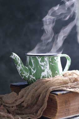 Kopi Tubruk, Endonezya tarzı bir kahvedir. Sıcak su doğrudan bardağın içine dökülür. Filtreleme yapılmadan, genellikle şeker de eklenir.. 