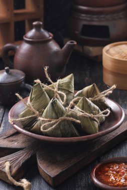 Bacang veya bakcang Çin halkının geleneksel bir şekerlemesidir. 