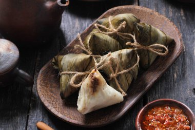 Bacang veya bakcang Çin halkının geleneksel bir şekerlemesidir. 