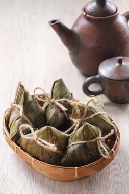 Bacang veya bakcang Çin halkının geleneksel bir şekerlemesidir. 