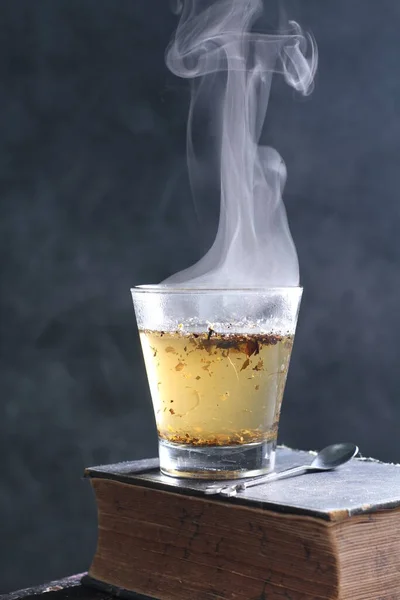 Tea Aromatic Beverage Prepared Pouring Hot Boiling Water Cured Fresh — Foto Stock