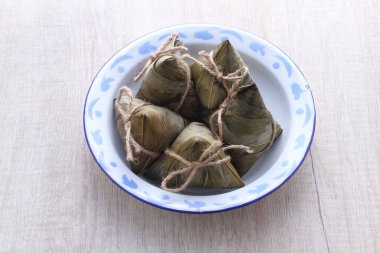 Bacang veya bakcang Çin halkının geleneksel bir şekerlemesidir. 