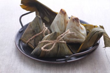 Bacang veya bakcang Çin halkının geleneksel bir şekerlemesidir. 