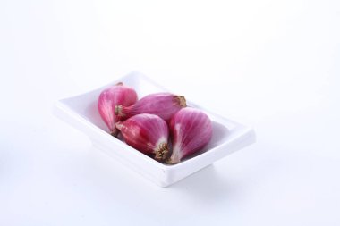 Beyaz arkaplanda Cayenne biberi