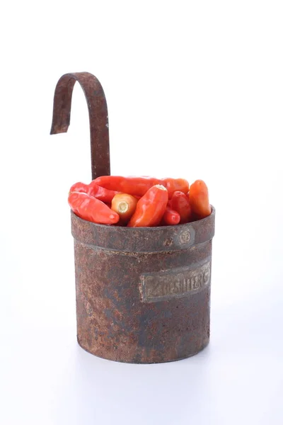 Rode Chili Peper Een Pot Geïsoleerd Witte Achtergrond — Stockfoto