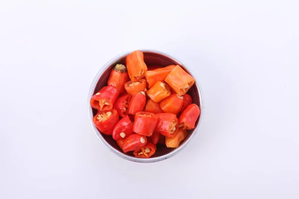 白背景上的辣椒红片 — 图库照片