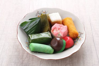 jajan pasar Endonezya geleneksel yemeğidir