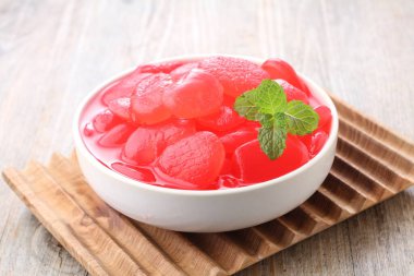 Tahu sumedang veya Tahu bunkeng (Sumedangite tofu, bunkeng tofu), Sumedang, Batı Java, Endonezya 'da bulunan bir soya peyniri türüdür. İlk olarak Çinli bir Endonezyalı olan Ong Kino tarafından yapıldı. Diğer tofulardan farklı bir özelliği var..