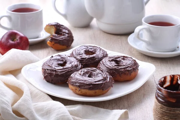 Çikolatalı Donut Yapımı Lezzetli — Stok fotoğraf