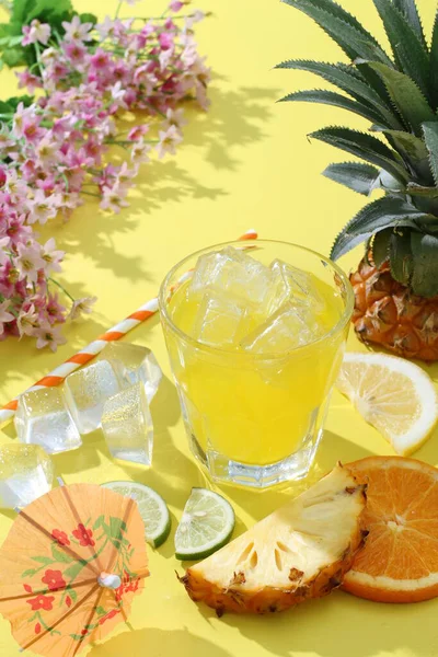 Bevanda Rinfrescante Estiva Con Limone — Foto Stock