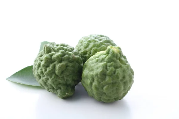 Bergamotto Verde Sfondo Bianco — Foto Stock