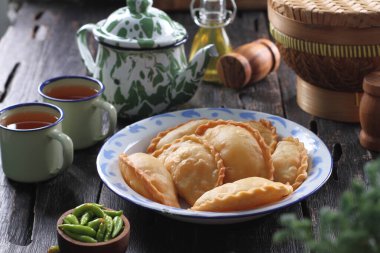 Jalangkote, Endonezya mutfağından pirinç vermicelli, sebze, patates ve yumurtayla doldurulmuş bir Güney Sulawesi mantı tostudur. Baharatlı, tatlı ve ekşi sos yenmeden önce içine batırılacak..