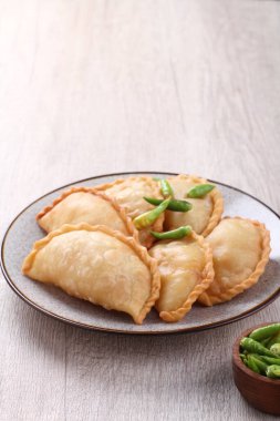 Jalangkote (Lontara:), Endonezya mutfağından pirinç vermicelli, sebze, patates ve yumurtayla doldurulmuş bir Güney Sulawesi mantı türüdür. Baharatlı, tatlı ve ekşi sos yenmeden önce içine batırılacak..