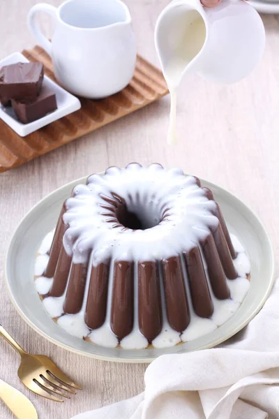 Schokoladenkuchen Mit Sahne Und Kaffee — Stockfoto