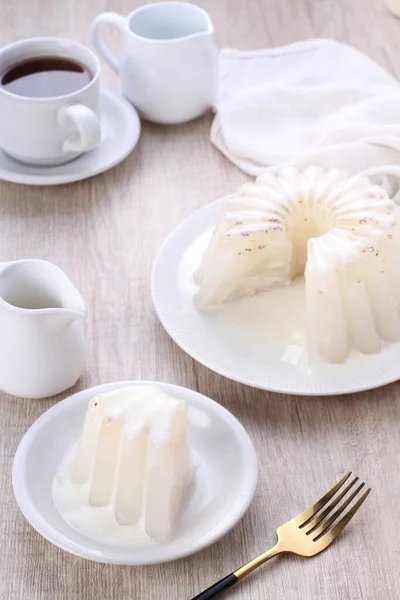 Белый Черный Чайный Торт Сливками Кислым Сахаром — стоковое фото