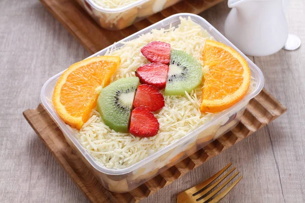 Tahta Masada Meyve Sebzelerle Sağlıklı Bir Kahvaltı — Stok fotoğraf
