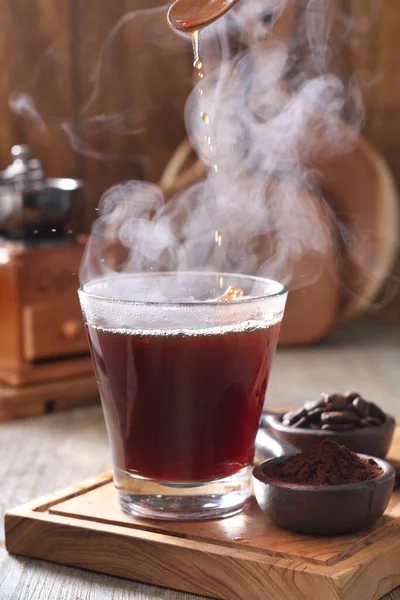 Kahve Kavrulmuş Kahve Çekirdeklerinden Hazırlanan Bir Içecektir Koyu Renkli Acı — Stok fotoğraf