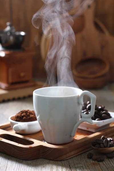 Coffee Drink Prepared Roasted Coffee Beans Darkly Colored Bitter Slightly — 图库照片