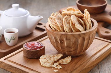 Lezzetli ve çıtır çıtır kızarmış patates cipsi.