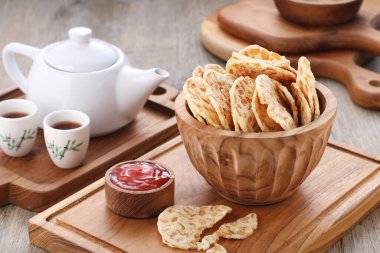 Lezzetli ve çıtır çıtır kızarmış patates cipsi.