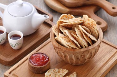 Lezzetli ve çıtır çıtır kızarmış patates cipsi.