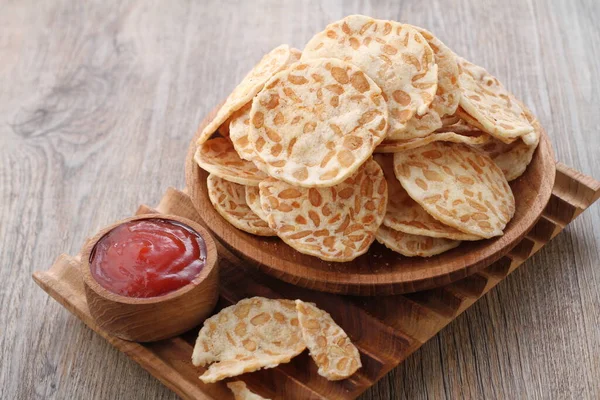 Chips Tempeh Crujientes Con Sabor Sabroso Crujiente —  Fotos de Stock