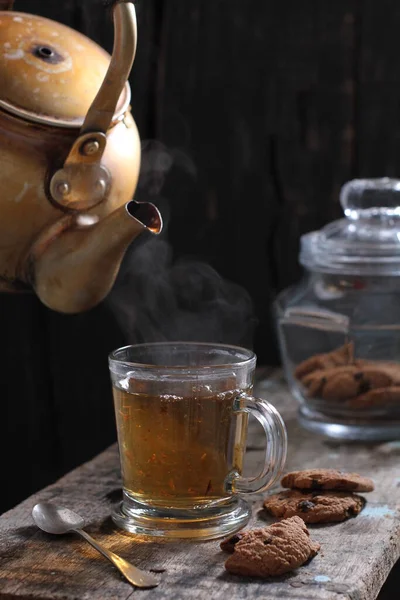 Tee Ist Ein Aromatisches Getränk Das Zubereitet Wird Indem Man — Stockfoto