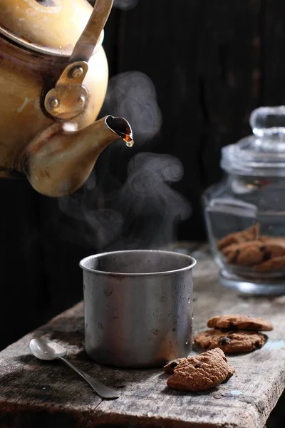 Tee Ist Ein Aromatisches Getränk Das Zubereitet Wird Indem Man — Stockfoto