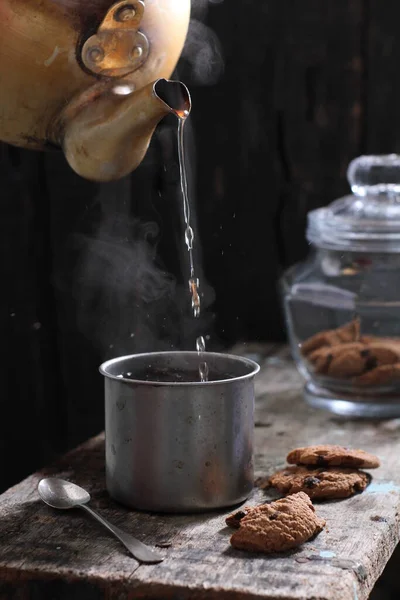 Tea Aromatic Beverage Prepared Pouring Hot Boiling Water Cured Fresh — 图库照片