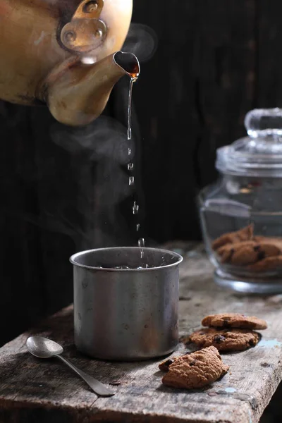 Tea Aromatic Beverage Prepared Pouring Hot Boiling Water Cured Fresh — Foto de Stock