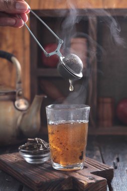 Çay, muhtemelen Çin 'in güneybatısı ve Myanmar' ın kuzeyinden gelen ve Doğu Asya 'ya özgü yemyeşil bir çalı olan Camellia Sinensis' in taze yapraklarının üzerine sıcak ya da kaynar su dökülerek hazırlanan aromatik bir içecektir..