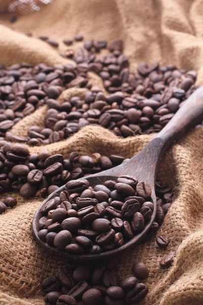 Kávébab Kávénövény Magja Kávé Forrása Piros Vagy Lila Gyümölcs Belsejében — Stock Fotó