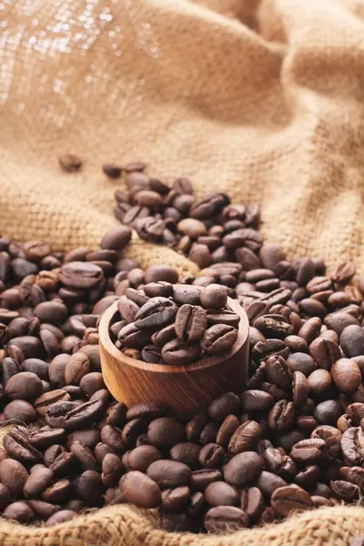 Eine Kaffeebohne Ist Ein Samen Der Kaffeepflanze Und Die Quelle — Stockfoto