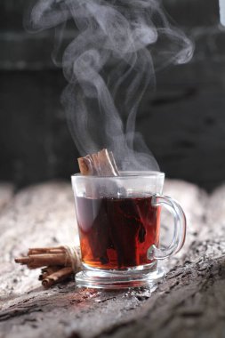 Çay, muhtemelen Çin 'in güneybatısı ve Myanmar' ın kuzeyinden gelen ve Doğu Asya 'ya özgü yemyeşil bir çalı olan Camellia Sinensis' in taze yapraklarının üzerine sıcak ya da kaynar su dökülerek hazırlanan aromatik bir içecektir..