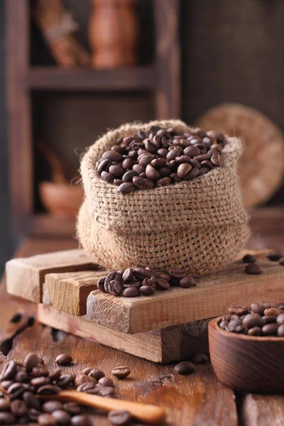 Kahve Çekirdeği Kahve Bitkisinin Tohumu Kahve Kaynağıdır Kırmızı Mor Meyvenin — Stok fotoğraf