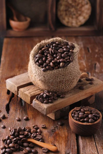 Kahve Çekirdeği Kahve Bitkisinin Tohumu Kahve Kaynağıdır Kırmızı Mor Meyvenin — Stok fotoğraf