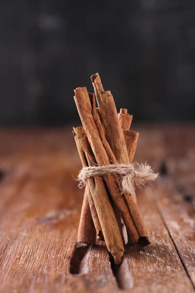 Stock image cinnamon on the wooden table