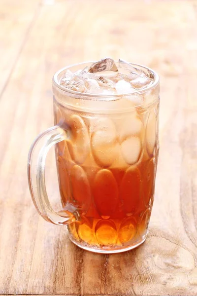 Słodka Mrożona Herbata Drewnianym Stole — Zdjęcie stockowe
