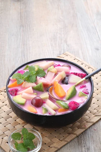 Sopa Frutas Una Sopa Que Prepara Con Fruta Como Ingrediente — Foto de Stock