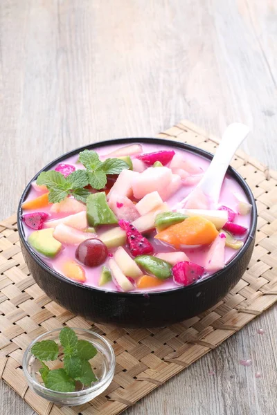Sopa Frutas Una Sopa Que Prepara Con Fruta Como Ingrediente — Foto de Stock